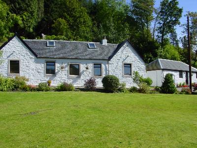 Hollytrees Cottages, West Lothian Pet Friendly Cottage in Scotland